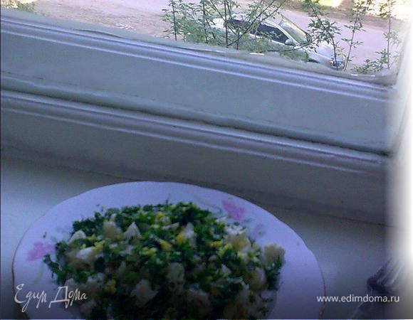 Готовую пасту выложить на тарелку, посыпать раскрошенным сыром, зеленью и цедрой.
Затем немного посолить и добавить молотый черный перец.
И  в довершение - несколько капель оливкового масла.
Bon appetit