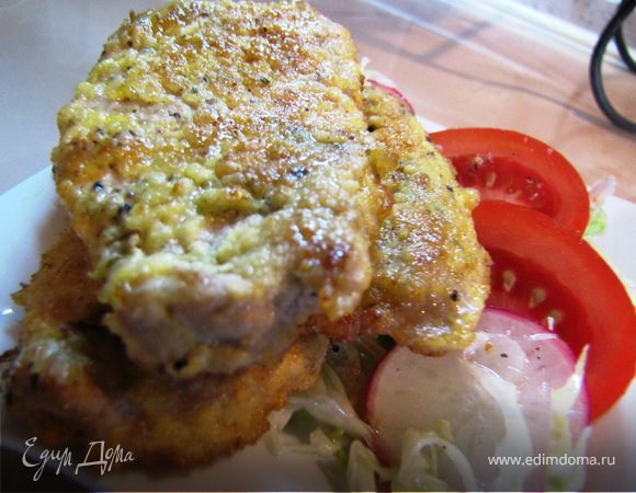 Подаем наши биточки с салатом.