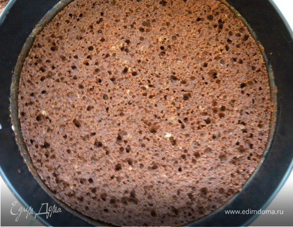 Собираем торт в разъемной форме. на дно один корж... 