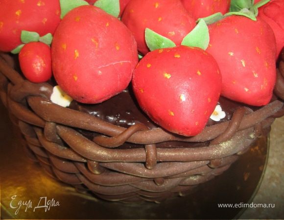 Вот и клубничка в корзинке.)