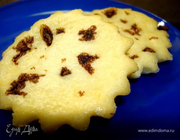 Выпекать в заранее разогретой до 170 градусов духовке 20-30 минут. Смотрите внимательно, как только звездочки приобретут нежно-золотистый цвет – готово!!! Вынимаем из духовки и даем остыть. Вынуть наше суфле из формочек и можно угощать своих маленьких принцесс!!! Приятного аппетита!!!