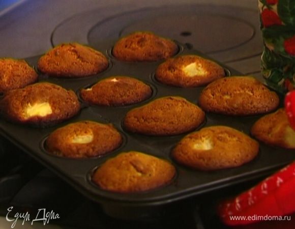 Поставить маффины в разогретую духовку на 15-20 минут.