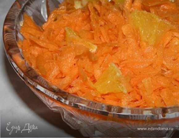 Салат взбрызнуть оливковым маслом. Подавать охлажденным.