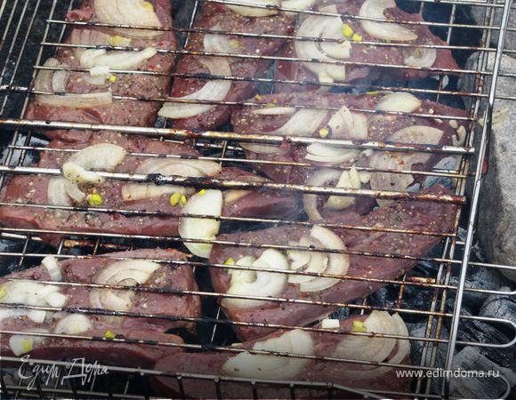 Готовим на углях, жар должен быть умеренным, 