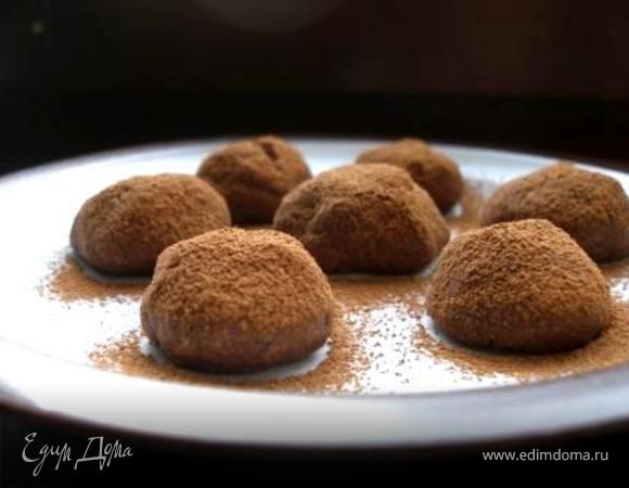 Готовое печенье остудить на противне. Перед подачей посыпать какао. 