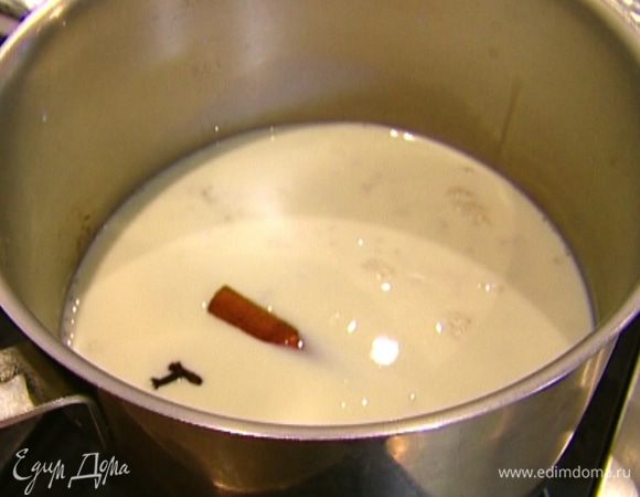 Добавить корицу, гвоздику.