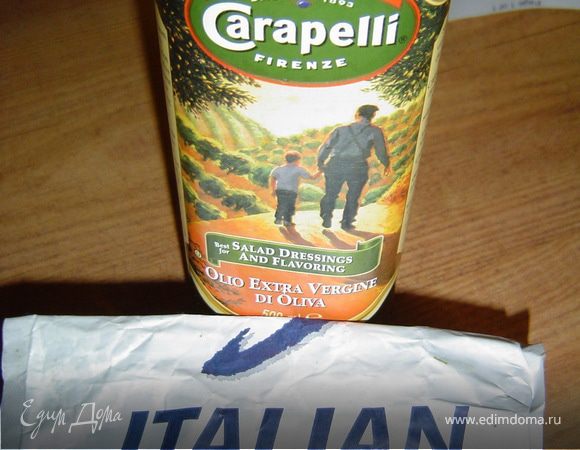 Теперь готовим заправку для риса. Для этого нам понадобятся оливковое масло и смесь итальянских специй.