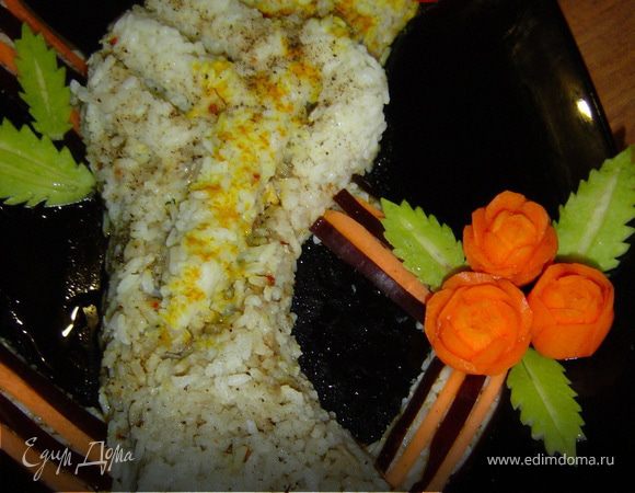 Из яблока вырезаем листочки, а из моркови - розы.

Вот и готов салат!