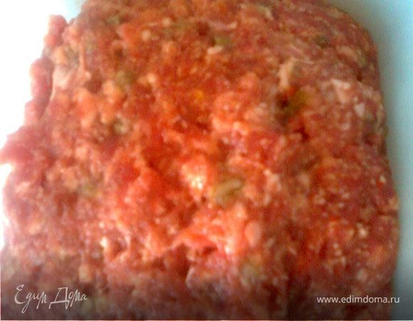 Из фарша готовим котлетную массу.