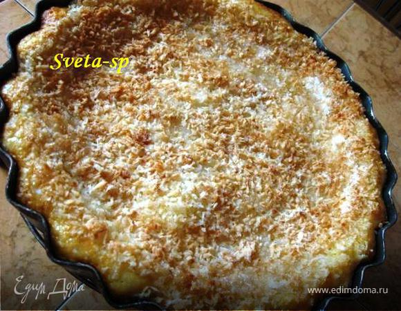 Поставить в нагретую духовку и выпекать при t 180-200 около 25-30 минут(зависит от духовки). Следите, чтобы не подгорела кокосовая стружка (минут через 10 с начала выпечки можно прикрыть пирог фольгой).