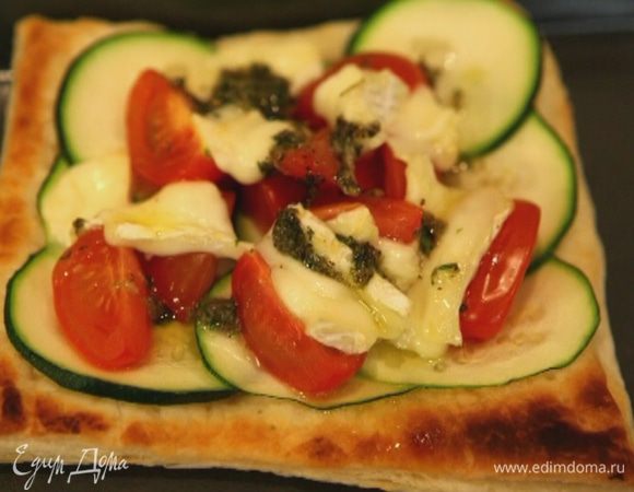 Отправить тарталетки под гриль на 3–5 минут.