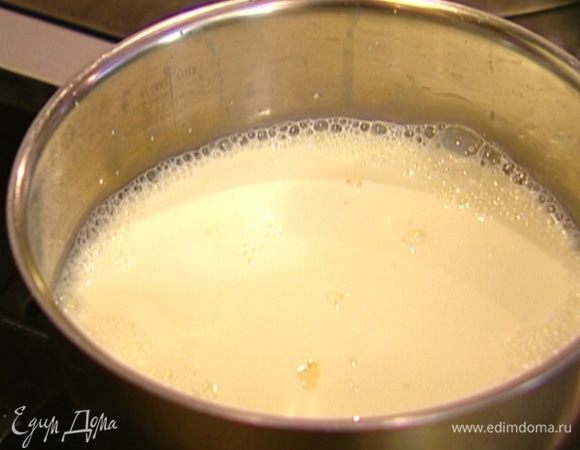 Молоко слегка подогреть.
