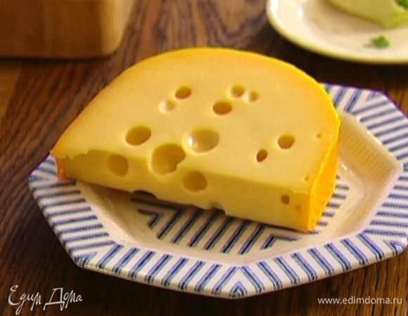 Сыр натереть на крупной терке.