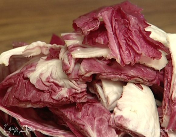 Радиккио крупно нарезать.