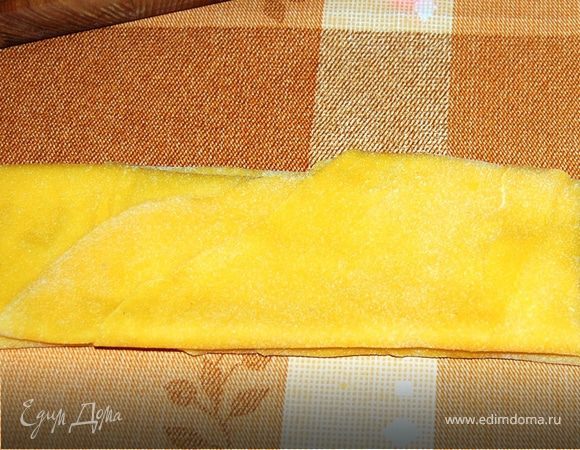 Одну половинку положите на вторую.