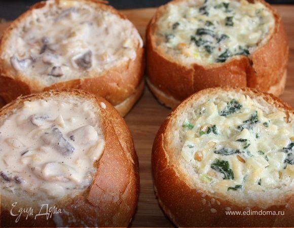 Нафаршировать две булочки шпинатной начинкой, две - грибной.