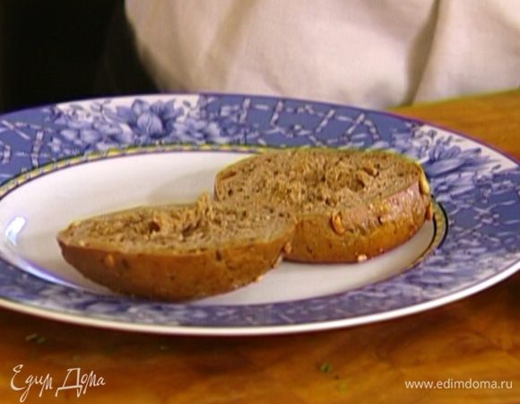 Булки разрезать вдоль пополам и подсушить в духовке или тостере.