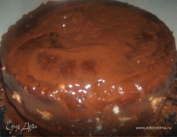 крем http://www.edimdoma.ru/recipes/20857 и покрыла ганашом и поставить оба коржа в холодильник на 9 часов(у меня столько простоял)