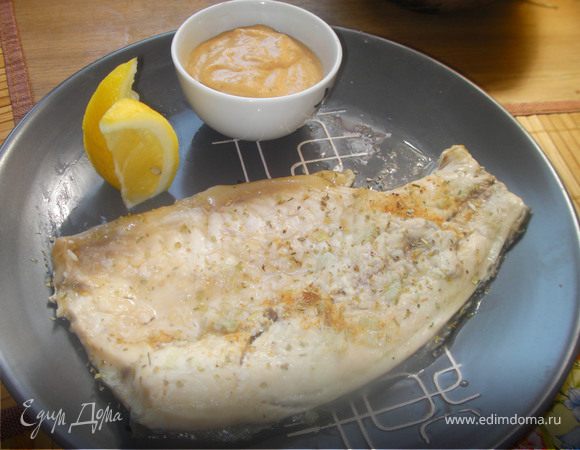 Отдельно подай  соусницу с оставшейся заправкой.