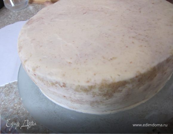 Масло взбить,что бы стало белым и пушистым), добавить сгущенку.
Смазать торт.
Поставить на 30 минут в холодильник.
