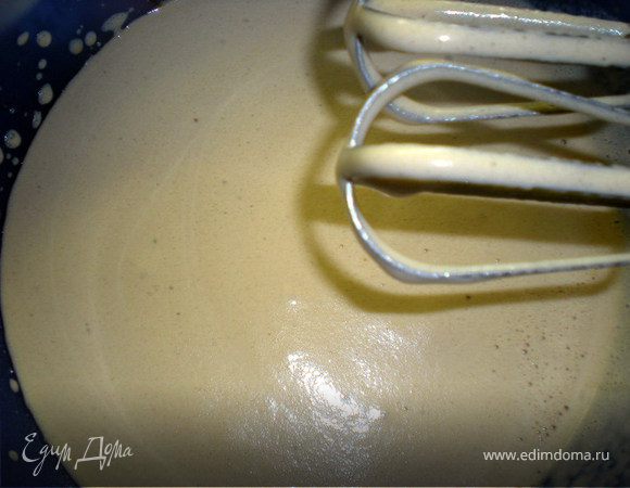 Все взбить миксером,кроме ванили и коньяка,их добавить после взбивания и перемешать.Перелить в бутылку,убрать в холодильник.
Хранится где-то 2 недели...