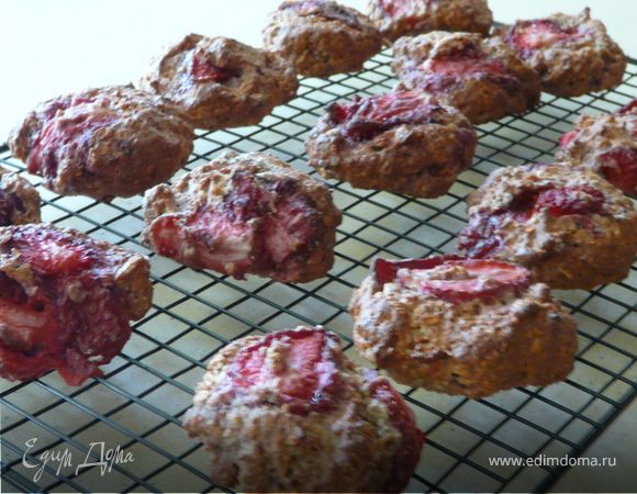 Духовка 180С, печь 20 минут, остудить на решетке. Посыпать сверху сахарной пудрой с ванилью (в тесте мало сахара, посыпка как раз дополняет)