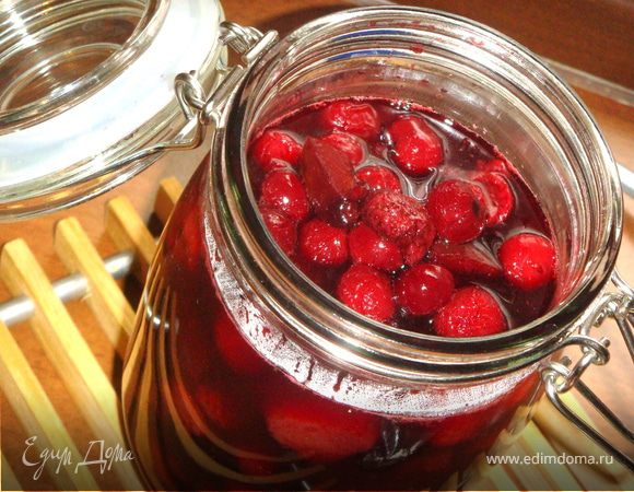 А затем можно перелить в банку и хранить в холодильнике для всевозможных десертов, а также сырников, вареников, каш:)