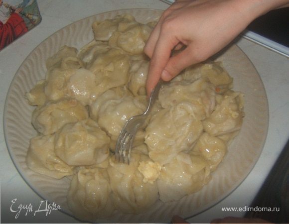 выложить на мантоварку и варить 45 мин, после выложить на блюдо смазать маслом и подавать к столу! Это безумно вкусно! Приятного аппетита!