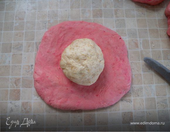 Красным цветом у нас будет корочка хлеба а пшеничным - мякиш...