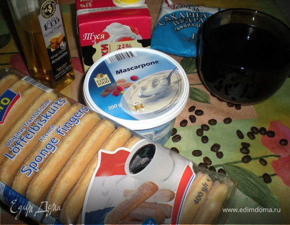 Если кому то сложно купить 
бисквитные пальчики,то их можно приготовить самим...
4яйца
4желтка
90г сахара
40г муки
40гкрахмала
10-15г масла сливочн.

Желтки смешиваем с яйцами.
Взбиваем,постепенно всыпая сахар.
Просеиваем муку и крахмал через сито.
Взбиваем яйца с сахаром до пашности,всыпаем муку и крахмал в полученную массу,вливаем растопленное масло.
Выкладываем массу на силиконовый коврик,распределяем ровным слоем и выпекаем 5минут при 200гр.Затем  нарезаем на полосочки.
Этот рецепт нашла в каком-то заморском журнале с пошаговыми фото.
