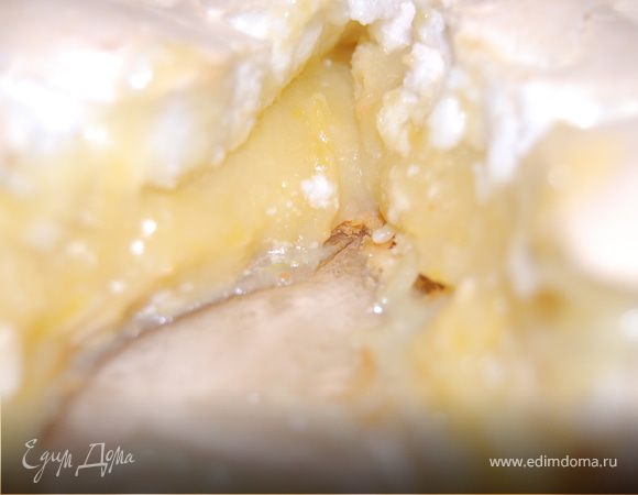 Короче, все запеклось и пропеклось, достали из духовки, остудили и……. пошли ошеломлять домочадцев! Моя свекровь глазам своим не поверила, я и торт в ее понимании вещи несовместные! А вот какая я загадочная! С чашечкой кофе на свежем воздухе на веранде, наслаждаясь пеньем птиц и просыпающейся природой... Угощайтесь, кушать подано! И вам приятного аппетита! P.S.Да, и последнее, рецепт отлично подойдет и для корзиночек! Я так счастлива, что у меня все получилось, что выложу все фотка, а нащелкала я прилично!