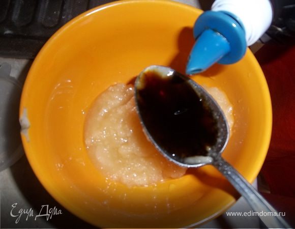 Соединяем мед и соевый соус