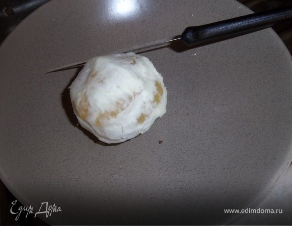 Очищаем лимон