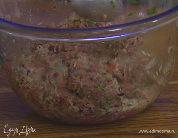 Рис промыть, всыпать в фарш и все вымешать.
