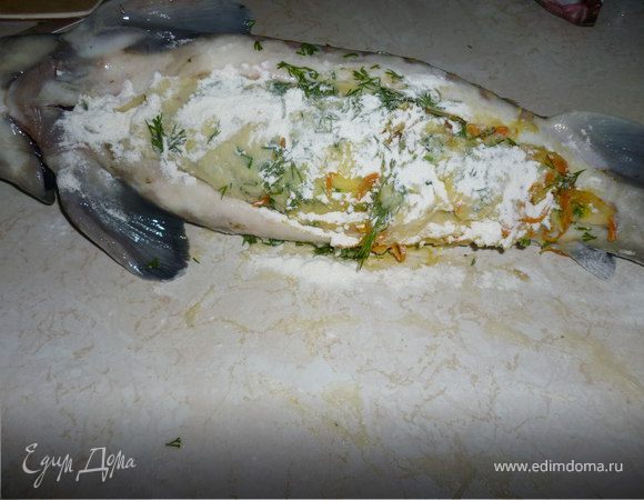 Аккуратно уложить начинку, можно зашить х/б нитью (сложенной вчетверо).