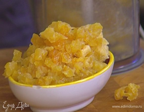 Груши и ананасы измельчить в блендере, чтобы получились маленькие кусочки (размером с клюкву).