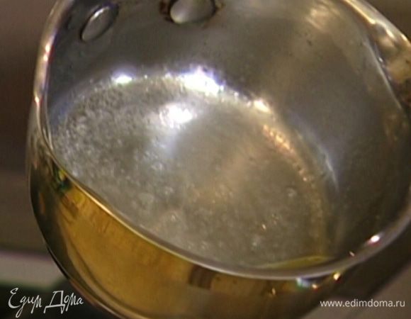 Растопить 20 г сливочного масла.