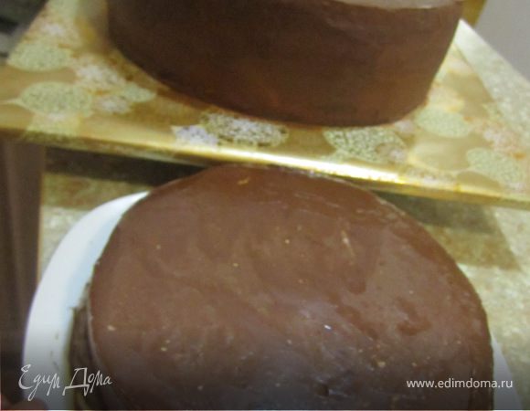 Если после охлаждения на масляном креме остались неровности, по поверхности нужно пройтись гарячим ножом или шпателем.