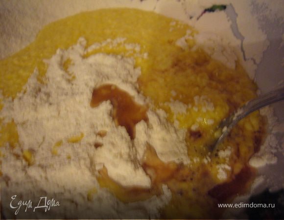 1)Завари пакетики чая в горячем молоке.
2)масло+сахар+яйца( всё взбивать миксером)
3)мука+разрыхлитель+маслянная масса+ чайное молоко(вымешай однородное тесто ,не густое).