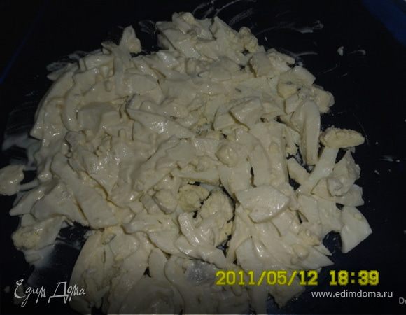 Выложить слоями:

Яйца(майонез)