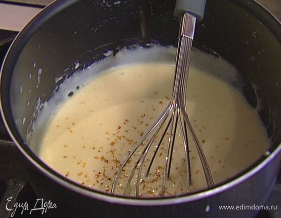 Добавить мускатный орех, перемешать.