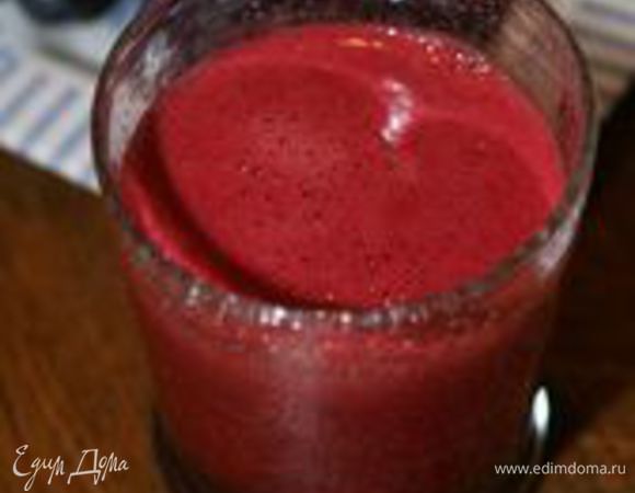 Пропустить все ингредиенты через соковыжималку и сразу же подавать.