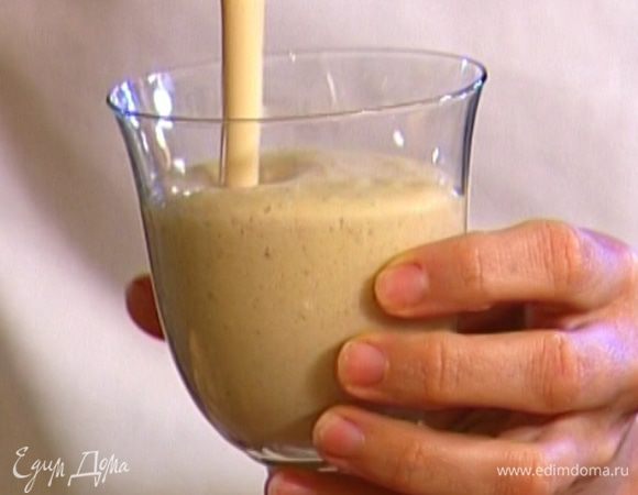 Добавить 50 мл кофе и мороженое, все взбить.