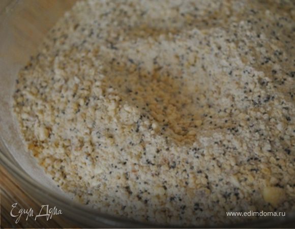Смешать все сухие компоненты для коржа.