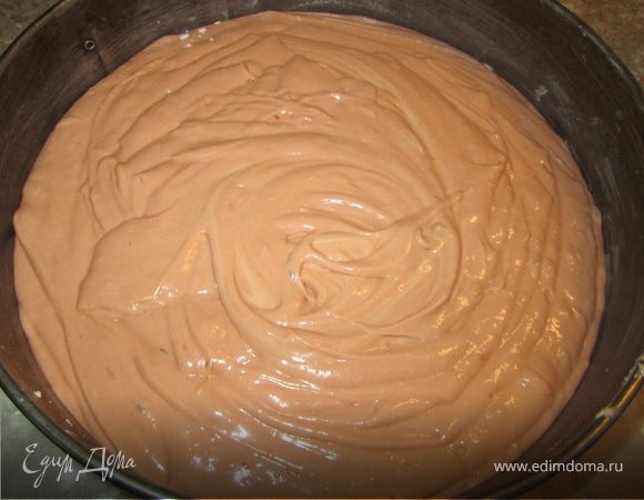 Выложить в форму.(26 см)
Выпекать при температуре 180 гр., 
40-50 минут.
Готовность проверить деревяной шпажкой, она должна быть сухая.