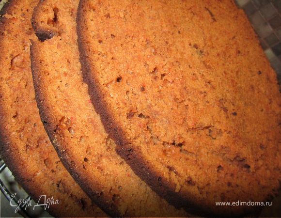 У меня получилось такой бисквит разрезать на три коржа, а можно даже было и на четыре.))