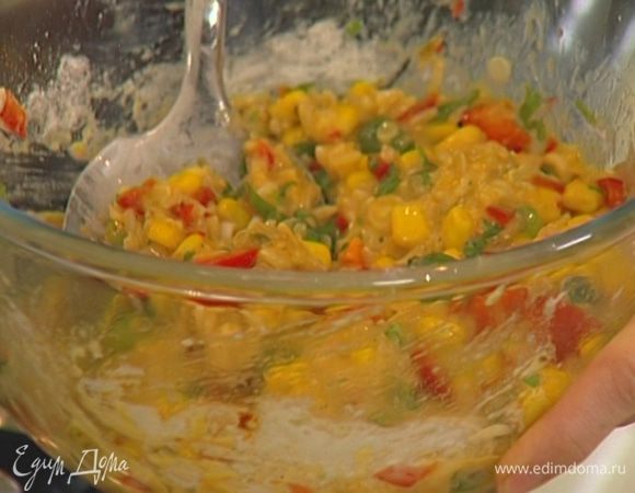 Всыпать муку и еще раз перемешать.