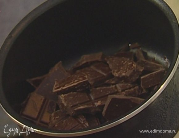 Шоколад растопить на водяной бане. 