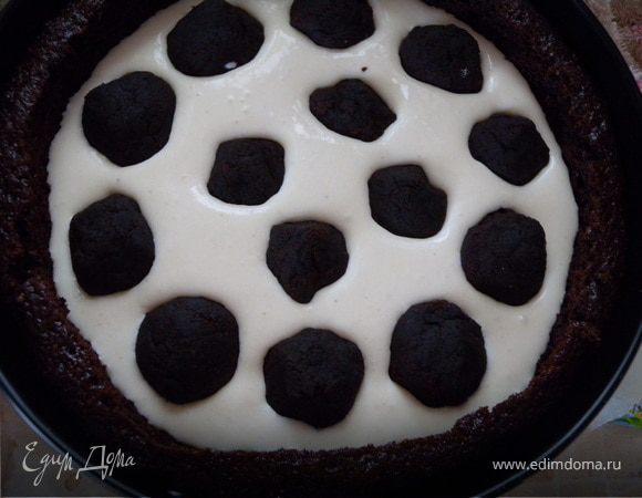 Кладем часть шариков.