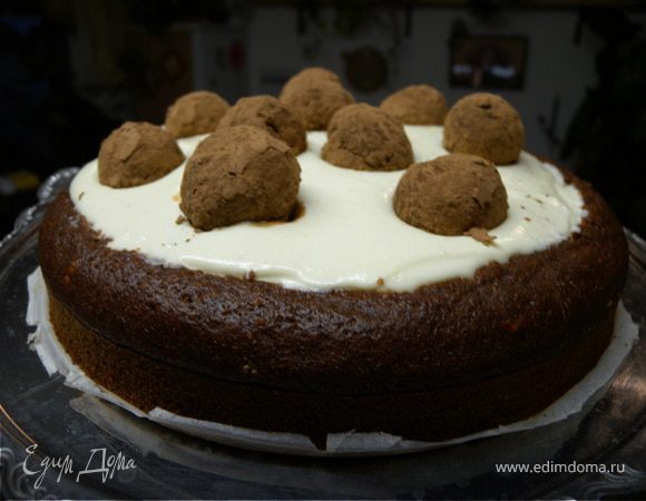 День 3-й - третий торт. Мама попросила сделать точно такой же торт, чтобы она выставила его на работе 10 мая. Так как она работает в УЗИ кабинете и все там знают мою Маргаритку еще раньше чем с пеленок ;-)) Все замечательно как всегда. Вкус такой же. НО скажу про Минусы: У меня закончилось черное какао и я купила "Золотой ярлык" а оно не такой цвет дает, да и вкус. И еще я решила обвалять шарики в какао (как настоящие трюфельные конфетки) - мне не понравилось... В этот раз желатина я вкинула больше - форма держалась :-)))